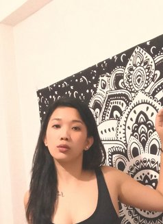 De Wei - puta in Makati City Photo 14 of 16