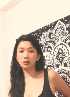 De Wei - puta in Makati City Photo 15 of 16