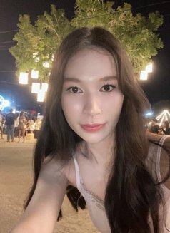 Dear Na - Transsexual escort in Doha Photo 12 of 12