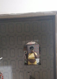 Deb - escort in Accra Photo 5 of 5