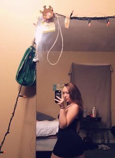 Debby - escort in Frankfurt Photo 1 of 2