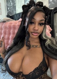 Debby - escort in Al Sohar Photo 1 of 2