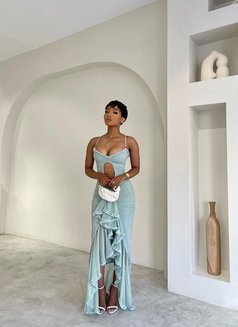 Debby - puta in Abidjan Photo 2 of 4