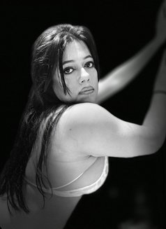 Deblina - Transsexual escort in New Delhi Photo 11 of 17