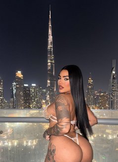 Débora Huge Ass and Sweet Femine Face - Transsexual escort in Dubai Photo 1 of 4