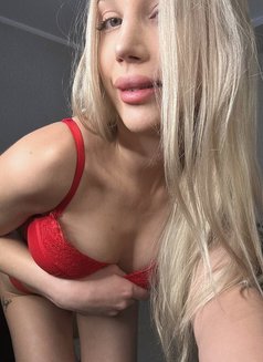Debora - escort in Dubai Photo 5 of 19