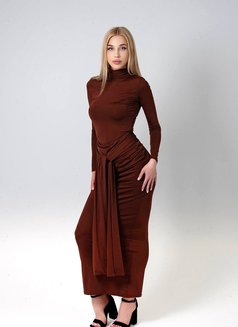 Debora - escort in Dubai Photo 9 of 19