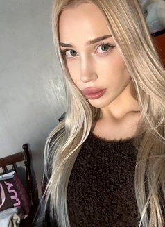 Debora - escort in Dubai Photo 11 of 19