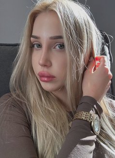 Debora - escort in Dubai Photo 12 of 19