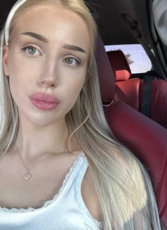 Debora - escort in Dubai Photo 17 of 19