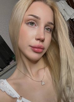 Debora - escort in Dubai Photo 18 of 19