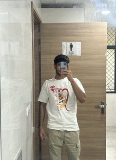 Decvedsaw - Acompañantes masculino in New Delhi Photo 1 of 2