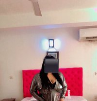 Dedu Basnayaka - escort in Colombo