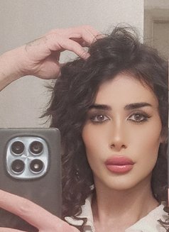 Dee Dee - Transsexual escort in Beirut Photo 2 of 10