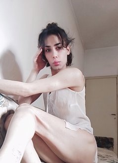 Dee Dee - Transsexual escort in Beirut Photo 4 of 10