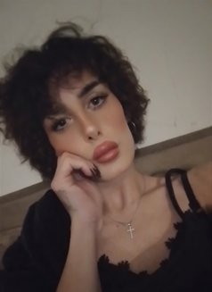 Dee Dee - Transsexual escort in Beirut Photo 6 of 10