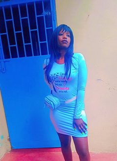 Dee - escort in Nairobi Photo 1 of 2
