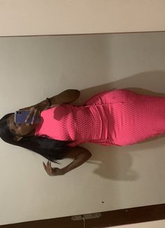 Dee - escort in Nairobi Photo 1 of 5