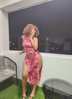 Dee - escort in Nairobi Photo 1 of 3