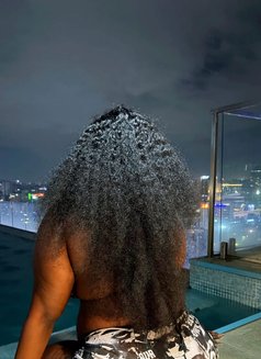 Shery - escort in Nairobi Photo 1 of 3