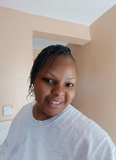 Dee - Masajista in Nairobi Photo 1 of 2