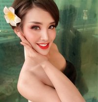 Deem both cum alos - Transsexual escort in Dubai