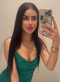 Deena - puta in Dubai Photo 1 of 13