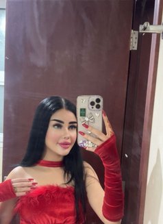 Deena - puta in Dubai Photo 3 of 13