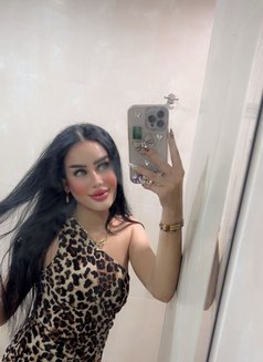 Deena - puta in Dubai Photo 7 of 13