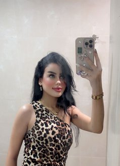 Deena - puta in Dubai Photo 8 of 13