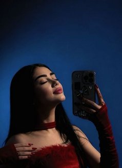 Deena - puta in Dubai Photo 12 of 13