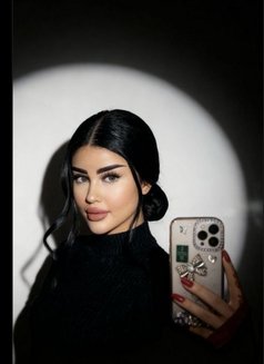 Deena - puta in Dubai Photo 13 of 13