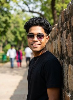 Deep - Male escort in Kolkata Photo 3 of 4