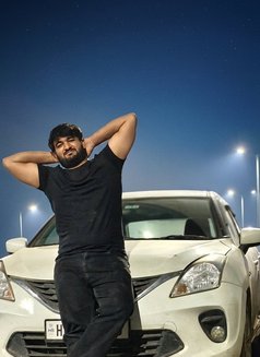 Deep199 - Acompañantes masculino in New Delhi Photo 1 of 1