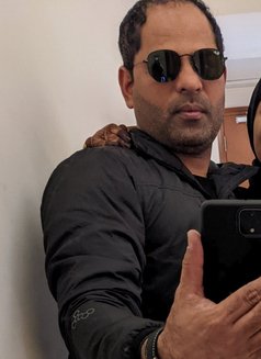 Shruti - puta in New Delhi Photo 2 of 2