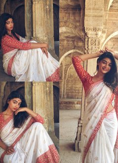 Deepali - Transsexual escort in Ahmedabad Photo 11 of 27