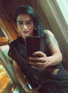 Deepika - Transsexual escort in Bangalore Photo 3 of 5
