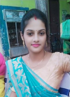 Deepika - puta in Kolkata Photo 2 of 2