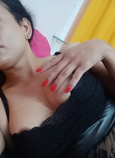 Deepika Singh - Transsexual escort in New Delhi Photo 7 of 8