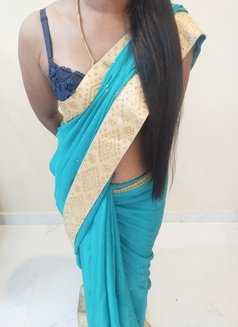 Deepika1314 tamil girl cam and realmeet - Intérprete de adultos in Chennai Photo 3 of 5