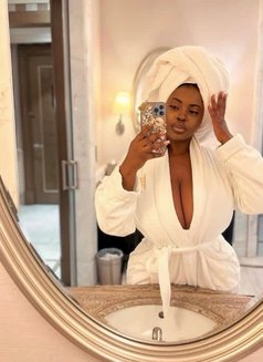 Deepthroat Lucy - puta in Dubai Photo 2 of 7