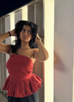 Deepti - puta in Hyderabad Photo 2 of 3