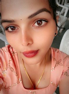Deepu - Transsexual escort in Hyderabad Photo 3 of 5