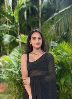 Deepu - Transsexual escort in Hyderabad Photo 5 of 5