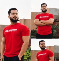 Defaulter9 - Acompañantes masculino in New Delhi