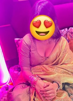 MILKY BOOBS CAM/MEET SAREE GIRL - escort in New Delhi Photo 3 of 15