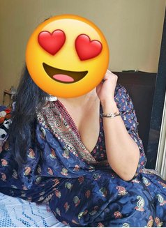 MILKY BOOBS CAM/MEET SAREE GIRL - escort in New Delhi Photo 7 of 15