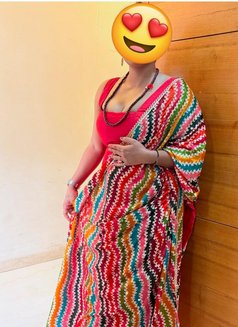 MILKY BOOBS CAM/MEET SAREE GIRL - escort in New Delhi Photo 9 of 15