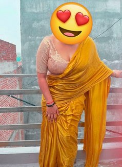 MILKY BOOBS CAM/MEET SAREE GIRL - escort in New Delhi Photo 11 of 15