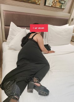 milf vanya cam with meet - puta in New Delhi Photo 15 of 24